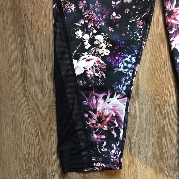 bebe sport Floral Mesh Capri Yoga Workout Leggings - Picture 3 of 8